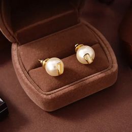 2024 Letter V Earring Designer Stud Earing Luxury Women Fashion Hoop Jewelry Pearl Valentino Parring Q8