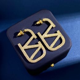 2024 Letter V Earring Designer Stud Earing Luxury Women Fashion Hoop Jewelry Pearl Valentino Penring Q3