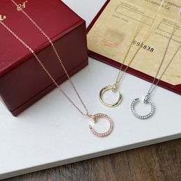 2024luxurys Designer ketting vrouw delicate diamant noppen kettinglegering materiaal trendy vintage gepersonaliseerde hangerse sieraden nek 2024