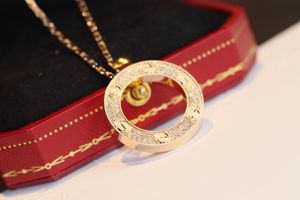 2024Hommes et femmes pleins de diamants amour pendentif collier créateur de mode collier en acier titane cadeau de la Saint-Valentin bijoux de luxeQ4