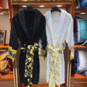 2024men's Vestes Men Men de nuit en soie Nightgown Kimono Bathrobe Light Retro Retro Windbreaker Male Male Loose Home Wear Pamas Style