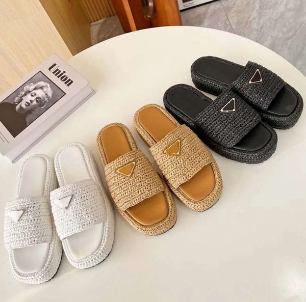 2024New Designer Sandalias de lujo para mujer Resbalón en hebilla de oro Negro Marrón Piscina Casual 34-42 Sandalias Famosas Mujeres de diseñador