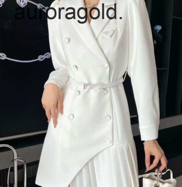 2024new Designer Siamois Jupe Femmes Mode Vêtements Marque Costumes Ladys Casual Élégant Tissu Confortable Manteau Doux Femmes Costume Sain Et Résistant À L'usure