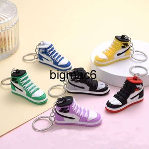 2024NEW Sleutelhangers Lanyards Hot Koop Zacht Pvc 3D Mini Sport Sneaker Sleutelhanger Designer Nieuwe stijl Trainer Sleutelhangers Hars Schoen sleutelhanger Accessoires