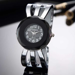 2024 Populaire dameshorloge Fashion Creative Bracelet Watch Steel Band Watch