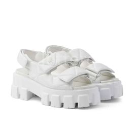 Lente/zomer nieuwe luxe sandalen ontwerper hoge kwaliteit dames sandalen lederen dikke hak sandalen wit zwart maat 35-41