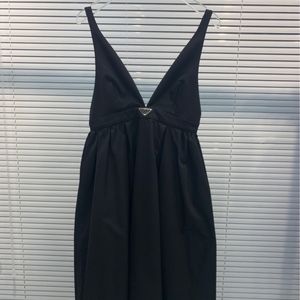 2024SS Designer Robes décontractées Femmes Mode Robe sans bretelles Française Sexy Petite robe noire Tout Robe de dîner décontractée Jupe