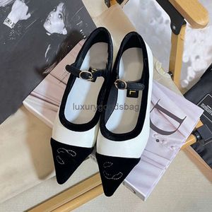 2024SS Designer hakken franse jurk schoenen mode achterkant lege reis riem ketting hoge hakken schoen baotou dikke hak sandalen mode ballet flats gesplitste loafer