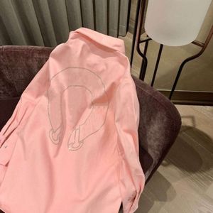 2024SS Shirt Shirt Womens Shirts Fashion Spring Hot Diamond Letter Blouse Loose Loose Denim Top Cross Pink Womens Shirt Tapon à manches longues Tigne S-L