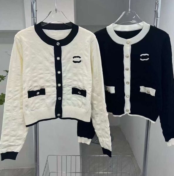 2024SS Designer Femmes Vestes Top Qualité Revers Polo Mode Poitrine Poche Slim Fit Blanc Broderie Imprimé Boucle En Métal Tricoté À Manches Longues Cardigan Vestes354