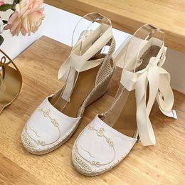 2024SS Linnen Geborduurde wiggen Sandalen Platform Pumps hakken Ronde neus dames luxe ontwerpers lederen Espadrilles buitenzool zomerschoenen fabrieksschoeisel