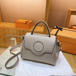 2024SS Sacs à bandoulière Sacs d'épalage Sac de créateur nouveau sac de chaîne en cuir Personnalité Fashion Designer sac à main Luxury Crossbodybodbody Sac Brand Tote Bag un cadeau