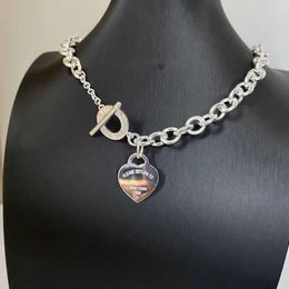 2024SS Collier Tiffancy avec designer bleu 925 Sterling Silver Family Peach Heart Pendant Chain de collier Ot Collier Femme Femme en forme de coeur Collarbone polyvalente Style
