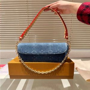 2024SSSS de luxe pour femmes New Wallet en cuir de vache sur la chaîne Sac à main de sac à main pour femme de vache Ivy Denim Ivy Denim