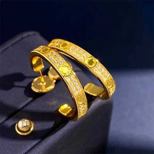 2024Stud Marca de lujo Forma C Pendientes grandes para mujer Tornillo 18K Oro Diamante lleno Letras brillantes Anillos de oreja Pendiente Joyería J0XS