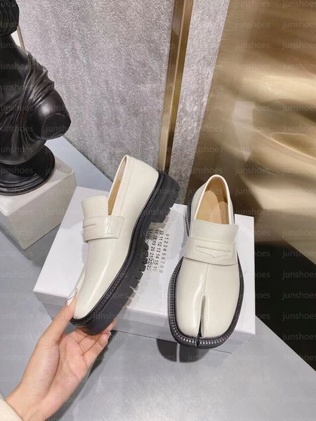 2024Femmes Mocassins Tabi Designer Maison Split Toe Chaussures Mode Hommes Tabi Lace-Up Mocassins Luxe Margiela MM6 Cuir de veau Plate-forme Petites chaussures en cuir Taille7