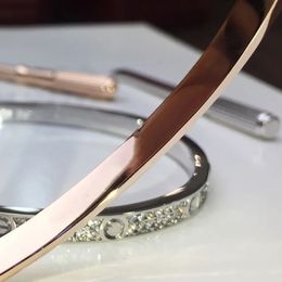 2024womens Bracelet Gold Couple Bangle Double Row Diamond Luxury Bijoux Largeur de 5 mm Incrustation cachée Processus de bracelets résistants à fondu élevé pour femmes Bijoux Q8