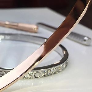 2024Womens Bracelet Gold koppel Bangle dubbele rij diamant luxe sieraden Breedte 5 mm verborgen inlegproces Hoge fade resistante armbanden ontwerper voor vrouwen Bijoux Q8