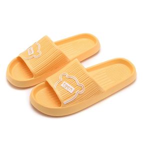 2025 Fashion Sandales épaisses nouvelles tongs de couleur pantoufles de haute qualité Sandales de plage pour femmes glissent d'autres style