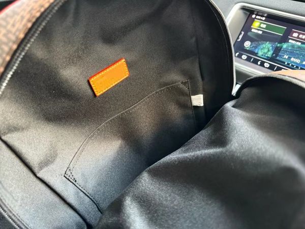 2025 Nigo Designer Men's Travel Backpack - Sac à bandoulière multiple, sac à main durable avec sac à main luxueux, bagages en plein air M40380
