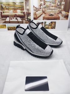 2025 Sliver Diamond Sneaker Fashion Sandales Womens Beach Sandals Slides NOUVELLES FLIPS FLIPS BOOTS DE HAUTE QUALITÉ