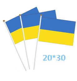 Mini drapeau portatif de l'Ukraine de 2030 cm avec poteau blanc, couleurs vives et bannière de pays résistante à la décoloration, drapeaux nationaux durables Po3037584