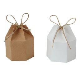2050pcs Kraft Paper Package Cardboard Candy Box Lantern Hexagon Faven et Gift Birthday Wedding Christmas Party Party Decoration 240517