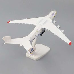 Modelo de aleación de 20 cm Transporte de aeronave Antonov-225 El avión de carga más grande del mundo Juguetes para niños Regalos para niños