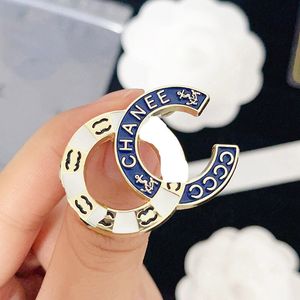 20 couleurs marque design broche style rétro mode femmes double lettres broches costume broche bijoux vêtements décoration accessoires de haute qualité