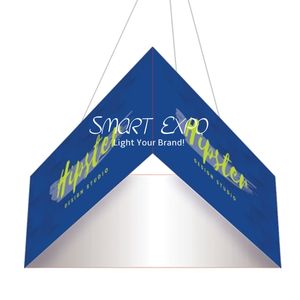 Affichage publicitaire 20 pieds (L) * 3,5 pieds (H) bannière suspendue à tension en tissu triangulaire avec cadre en aluminium solide sac portable graphique à impression personnalisée