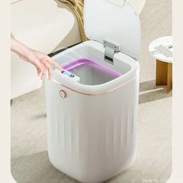 20L22L Sensor automático Trash lata Inducción de luz UV Inducción Smart Bustbin para inodoro de baño Wastebasket Tapa Hogar 240510