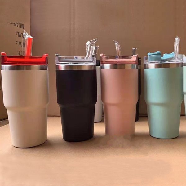 Tasses de gobelet en acier inoxydable de 20 oz avec des tasses de voiture montées sur un véhicule de paille