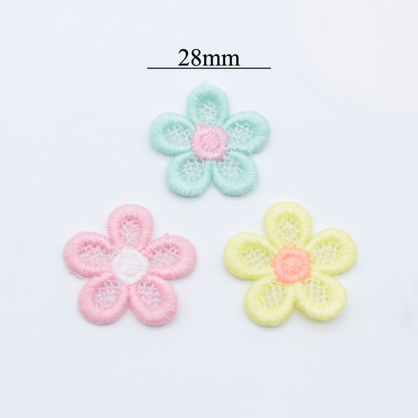 20pcs 28 mm fleur de tricot brodé pour les vêtements de vêtements pour filles gants de couture patchs de coiffure bricolage