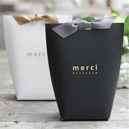 20pcs Black White Kraft Bag Bag Bronzing French "Merci" Packle Gift Box Packing Favor Bolsas de dulces con cinta