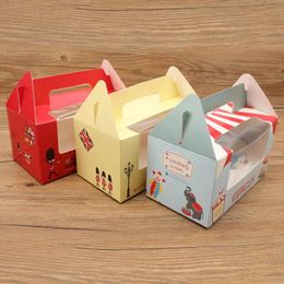Boîtes à cupcakes 20pcs Handle Fenêtre Kraft Paper Paper Gift Packaging Boîte pour les enfants Birthday Home Party Circus soldat blanc personnalisé 240426