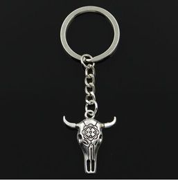 30 stks / partij Sleutelhanger Sleutelhanger Sieraden Verzilverd Skull Bull Ox Star HeadCharms Hanger voor belangrijke accessoires