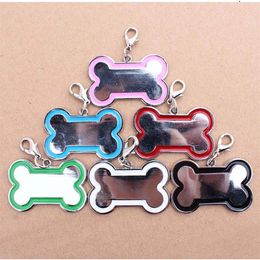 20pcs / Lot Mini Acier Inoxydable Animaux Chats et Chiens 7 Couleur Os Carte D'identité En Alliage De Zinc Fournitures Pour Animaux DIY Chien Pendentifs Tags317n