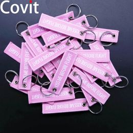 20 stks/partij Maat 7.7*2 cm Sleutelhangers Luchtvaart Gift KUS ME VOOR DE VLUCHT Waarschuwing Mannen Hanger Duplex Geweven label Vrouwen Autosleutel Ring 240219