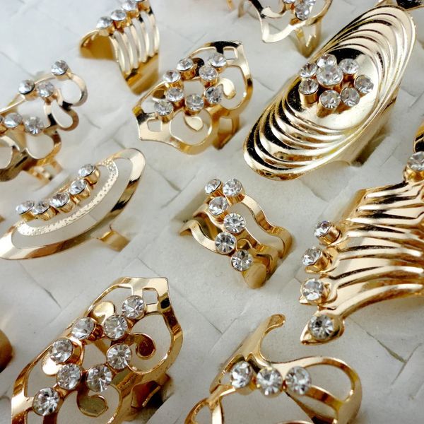 20pcs mix style zinc alliage de bande dorée en or anneau de bout ajusté pour les femmes hommes de vente en gros anneaux lots lr475 240426