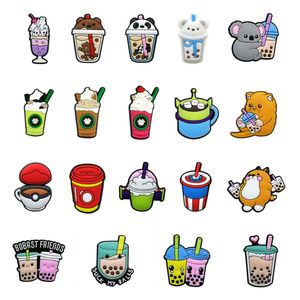 20 -stcs/set Creative Coffee Cup Milk Tea Cup Cartoon Patroon Croc Jibz Charms 2D Soft PVC Leuke schoen Charm Accessoires Clog Pins schoenen Knopen Decoraties Fit Sandalen