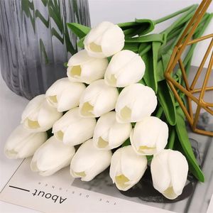 20pcs Tulip Fleurs artificielles Real Touch Bouquet Fake Flowers Decoration pour les fournitures de mariage décor de la maison Valentines Fleurs 240322
