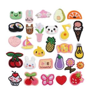 20PSCSewing Notions Outils Cartoon Mini Animal Patch Broderie Petit Autocollant Vêtements Pour Enfants Fer Fruits Nourriture Papillon Emblème Decal DIY P230524