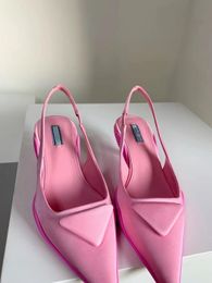 2021 Chaussures habillées Femmes Escarpins triangle Mi-talon Slingback Sandale Luxurys Designers Talons Hauts Sandales Espadrilles Dame Espadrille