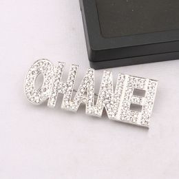 20style merkontwerper dubbele letter broches vrouwen mannen elegante diamanten letter broche pak pin metal mode hoogwaardige sieraden accessoires cadeau ww