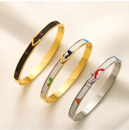20 pulseras clásicas de las pulseras clásicas de la marca del diseñador del brazalete del brazalete del dorado de 18 km dorados de cuero inoxidable regalos de acero inoxidable cadenas de bandeja