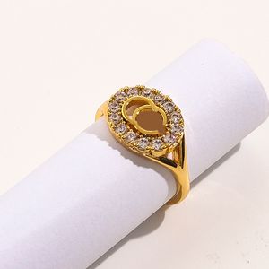 20style Classique Marque Designer Bague 18K Plaqué Or Diamant Insert Lettre Bande Anneaux pour Mode Femmes Bijoux Diamant Bague Ouverte Réglable Dames Cadeau