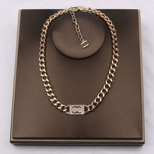 20Style Designer Marque Double Letter Colliers Gold plaqué de chaîne épaisse Poulante Newklace pour les femmes accessoires de mariage