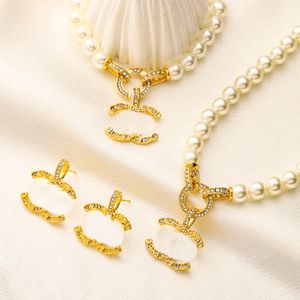20Style Designers Letter Stud Bracelet Parels ketting sieraden Set 18K Gold vergulde kristal geometrische oorrang bruiloftsfeestje Joodse accessoires