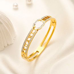 20 Style Elegant Fashion Women Bracelets Designer Letter Bangle 18K Gold de acero inoxidable Regalos de pulsera Cadenas de bandeja Joyería de boda