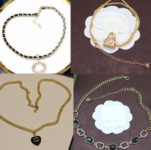 20style Diseñador de moda 18K chapado en oro Collares pendientes Marca de lujo Cobre Acero inoxidable Carta Cadena de eslabones Hombres Mujeres Pareja Amantes Collar Joyería